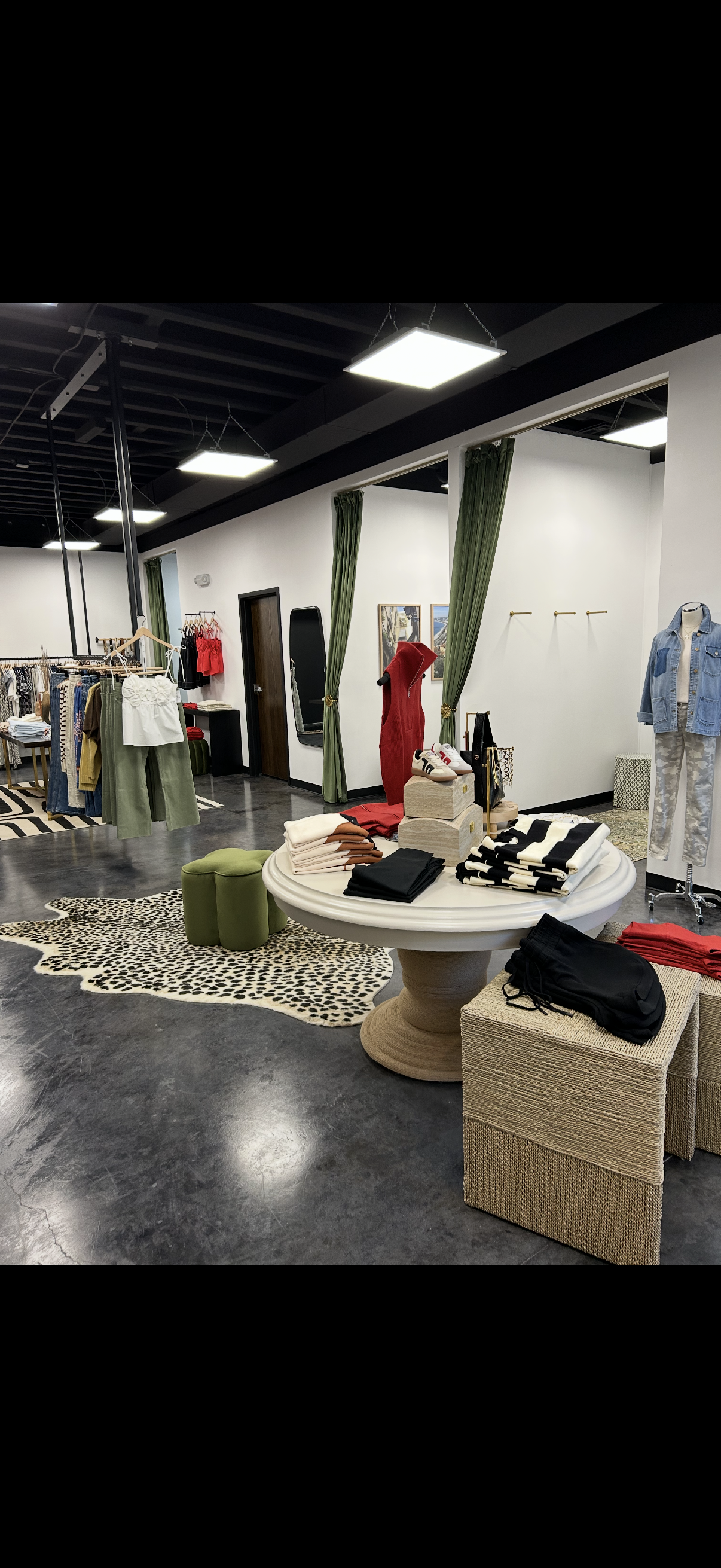 House of CAYA — women's boutique Cape Girardeau MO